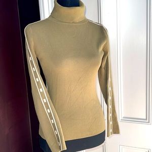 TEN medium women’s green turtleneck ski shirt sweater